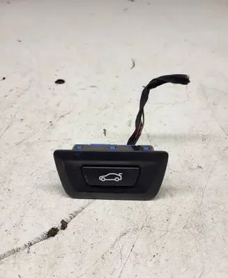 BMW 5 G30 G31 G38 Tailgate/boot open switch button 9275119