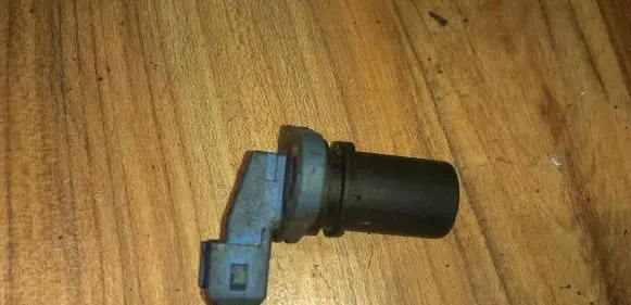 Ford Escort Camshaft position sensor ys6a12k073ab