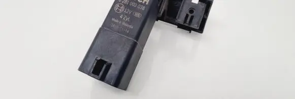Volkswagen PASSAT B6 Glow plug pre-heat relay 0281003038 20101116