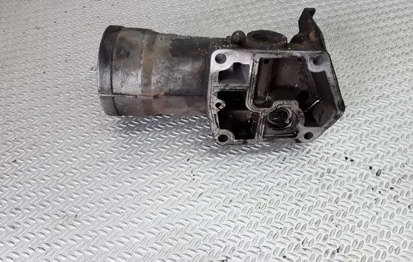Skoda Fabia Mk1 (6Y) Oil filter mounting bracket 045115389E