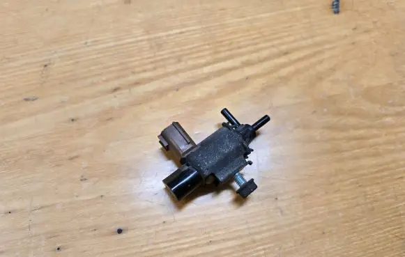 Mazda CX-7 Vacuum valve 