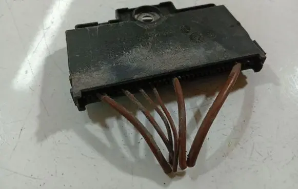BMW 3 E90 E91 Antenna control unit 61136941424