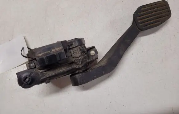 Volvo V70 Accelerator throttle pedal 30683515
