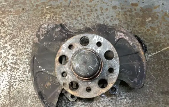 Mercedes-Benz CLK A209 C209 Front wheel hub