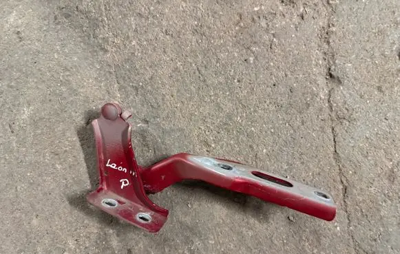 Seat Leon (5F) Engine bonnet/hood hinges 5F0823302B