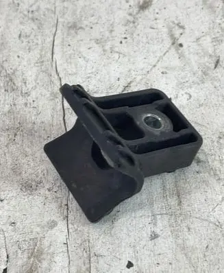 Opel Astra J Radiator mount bracket 13250318