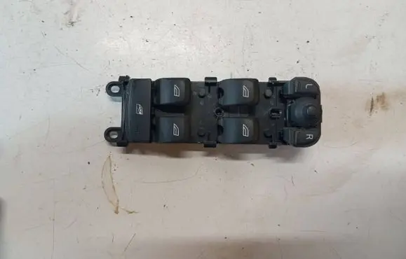 Volvo V70 Electric window control switch 31334881