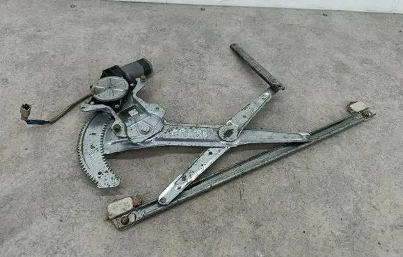 Honda CR-V Front door window regulator with motor 
