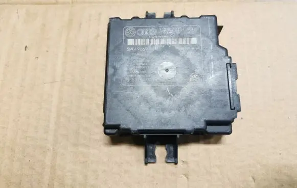 Audi A3 S3 A3 Sportback 8P Tire pressure control unit 8J0907273A 5WK49069