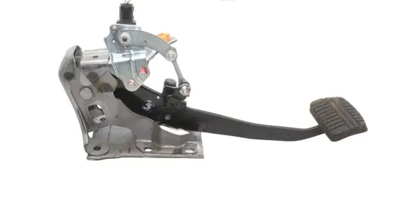 Mitsubishi Outlander Brake pedal