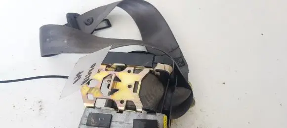 Audi A6 S6 C5 4B Front seatbelt b04111