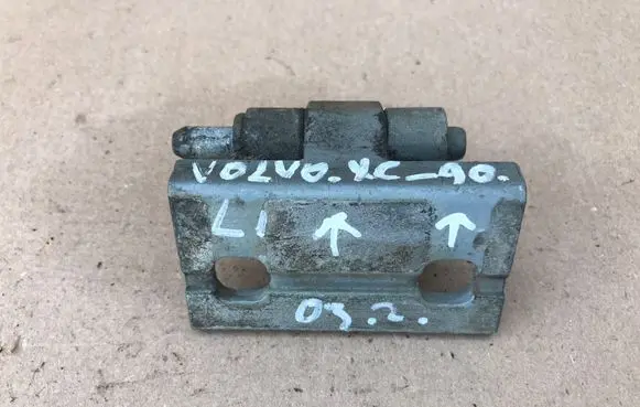 Volvo XC90 Front door upper hinge