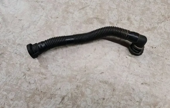Skoda Octavia Mk2 (1Z) Breather hose/pipe 06A131127L