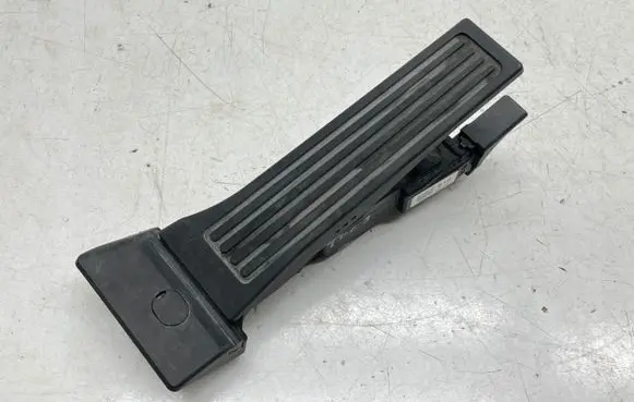 Hyundai Tucson TL Accelerator throttle pedal 32414400