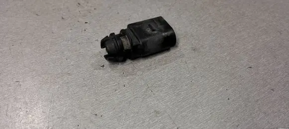 Volkswagen PASSAT B5.5 Outside/exterior temperature sensor 8Z0820535
