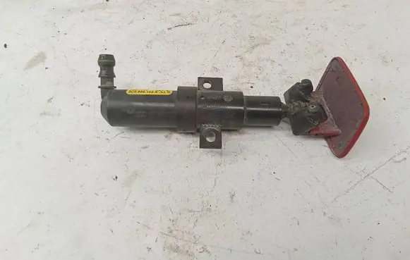 Volkswagen PASSAT B6 Headlight washer spray nozzle 3C0955103A 1307030327
