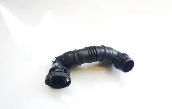 Volkswagen PASSAT B6 Breather hose/pipe 03G103493E