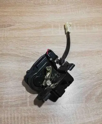 Toyota Prius (XW20) Rear glass lock/latch WHITECONECTOR