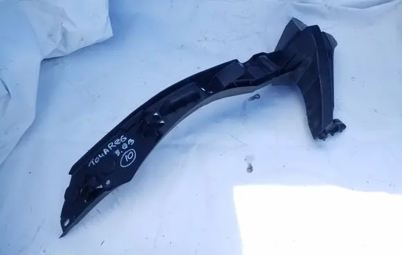 Volkswagen Touareg I Front bumper mounting bracket 7L6807183D