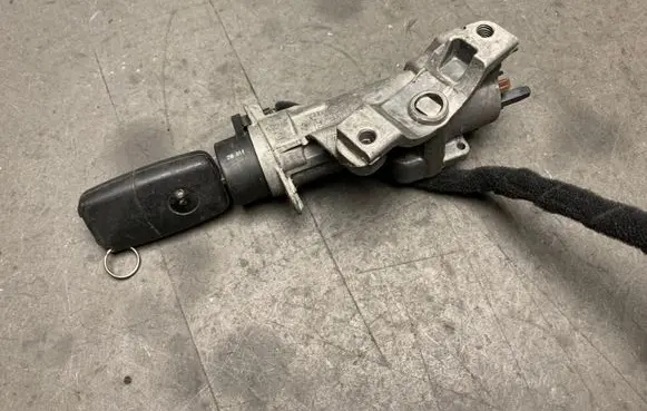 Volkswagen PASSAT B5.5 Ignition lock 4B0905851C 04160200 4B0905849