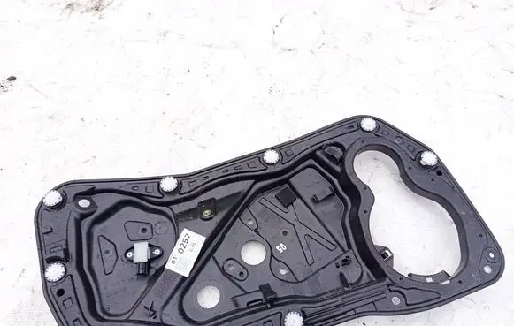 Volkswagen PASSAT CC Front door window/glass frame 3c8837755d