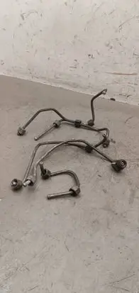 Fuel injector supply line/pipe