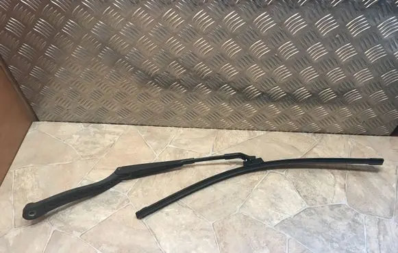 Mercedes-Benz E W212 Front wiper blade arm A2128201144