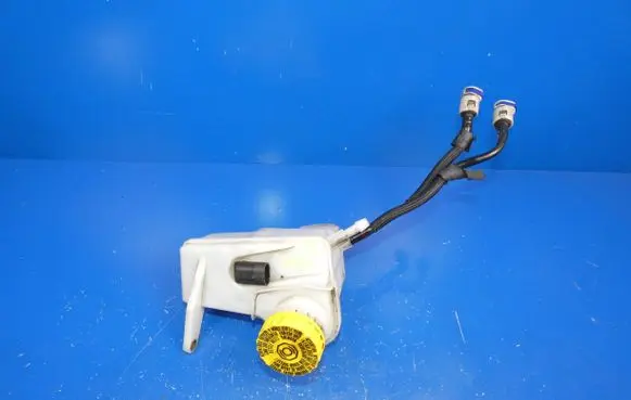 Fiat 500X Brake fluid reservoir L348
