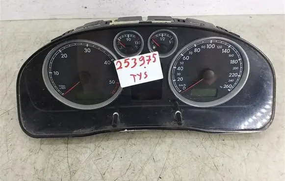 Volkswagen PASSAT B5.5 Speedometer (instrument cluster) 3B0920807A