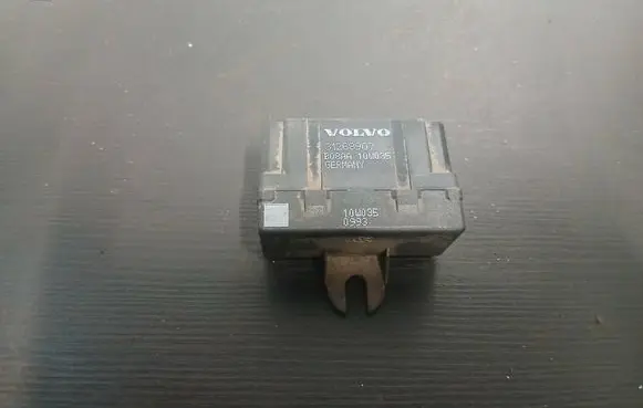 Volvo V70 Seat heating relay 31268907 10W035
