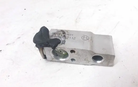 Toyota Avensis T250 Air conditioning (A/C) expansion valve 4475002112 MF4475002112
