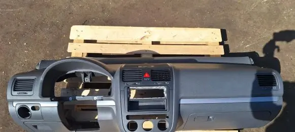 Volkswagen Golf V Dashboard 1K1858295