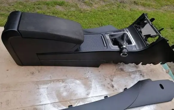 Volkswagen PASSAT B6 Center console