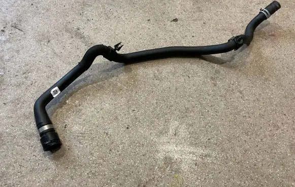BMW 3 G20 G21 Engine coolant pipe/hose 9398956