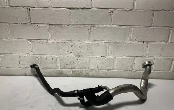 Engine coolant pipe/hose