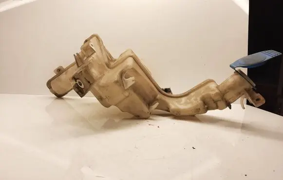 Volkswagen PASSAT B6 Windshield washer fluid reservoir/tank 3C0955453P