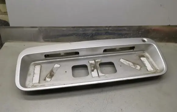 Trunk door license plate light bar