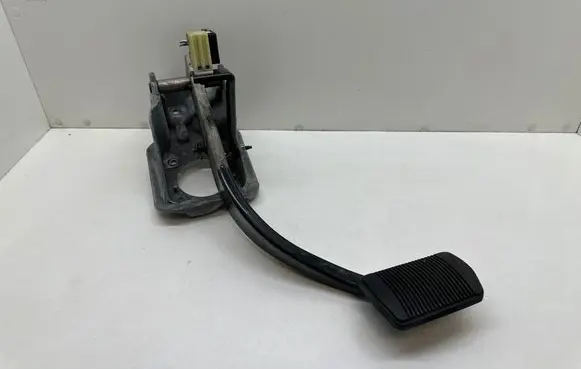 Dodge Durango III Brake pedal 