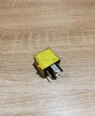 BMW 5 E39 Other relay 1389105