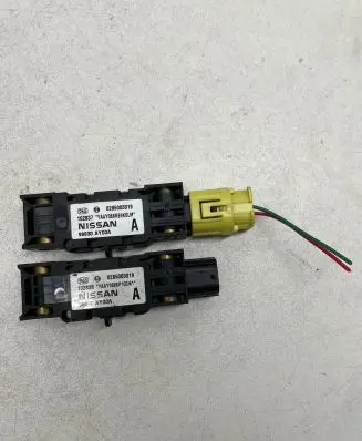 Nissan Note (E11) Airbag deployment crash/impact sensor 98830AY00A 0285003019 102837