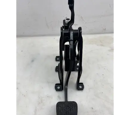 Mercedes-Benz Sprinter W907 W910 Brake pedal A9102902300 H2216033636 20220816
