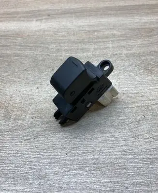 Nissan Qashqai Electric window control switch 8716Z