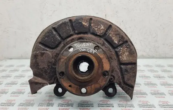 Volkswagen Touran II Front wheel hub spindle knuckle