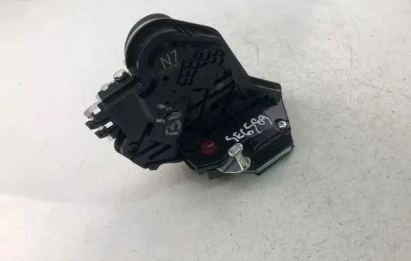 Mazda 5 Coupe door lock (next to the handle) 10713093