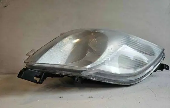 Toyota Yaris Headlight/headlamp