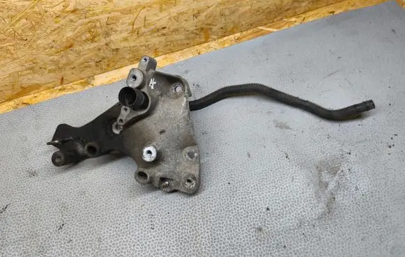 Opel Vivaro Engine mounting bracket 93455374