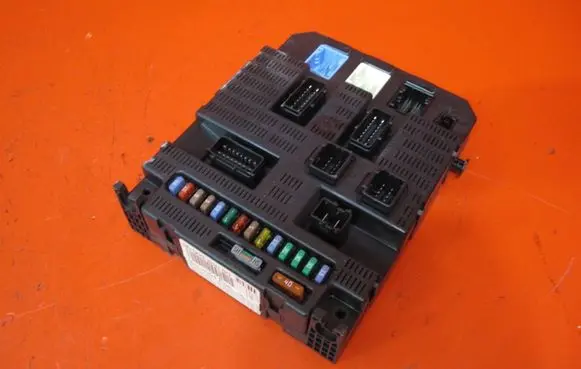 Peugeot 807 Fuse module 9659285580