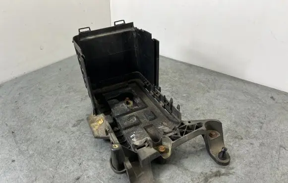 Audi A3 S3 A3 Sportback 8P Battery tray 1K0915333B