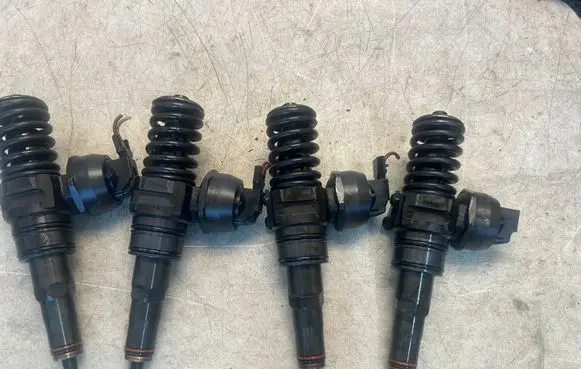 Skoda Roomster (5J) Fuel injectors set 0414720215 038130073AG