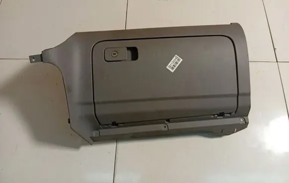 Volkswagen Jetta V Glove box 1K1857135